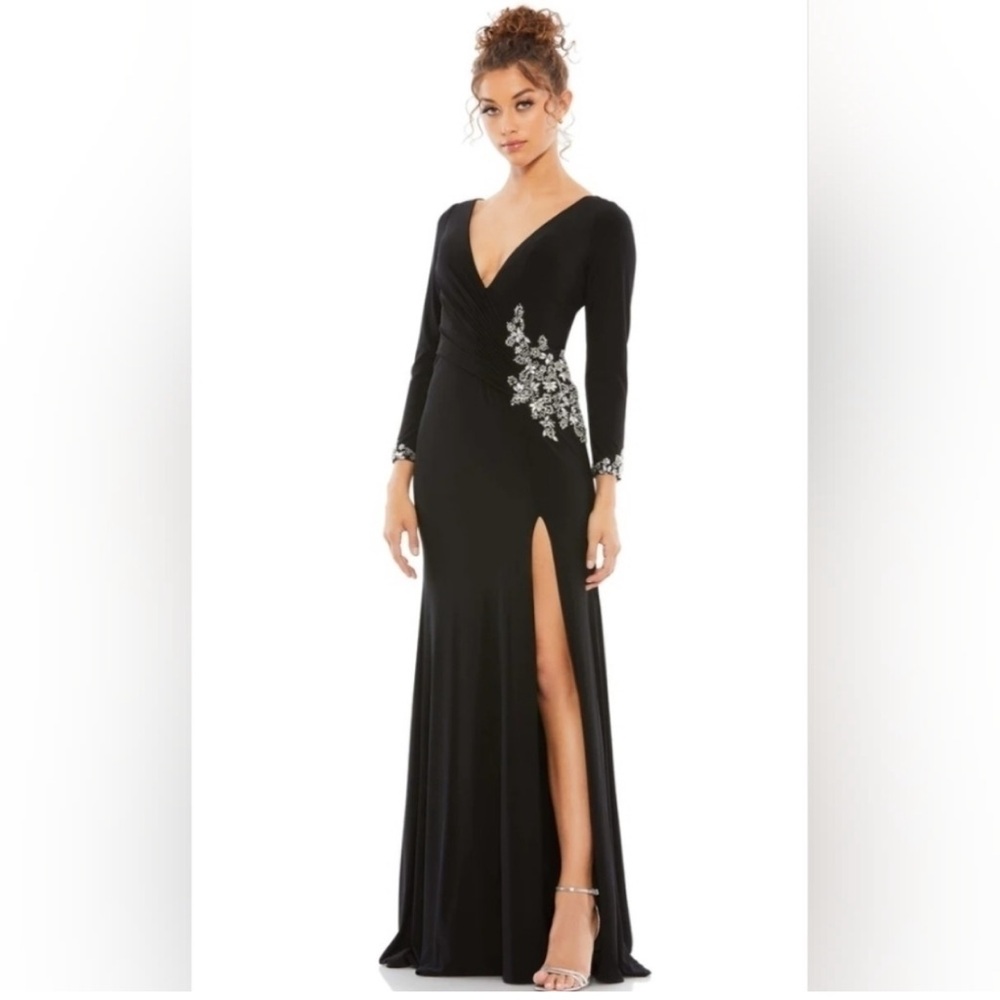 Mac Duggal NWT black FLORAL EMBELLISHED
FAUX WRAP JERSEY GOWN size 6